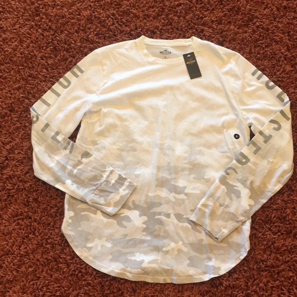 Hollister Men’s Long Sleeve Tee